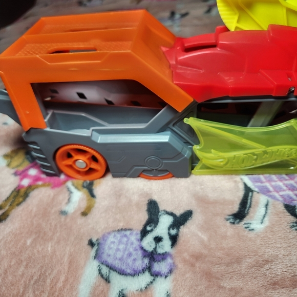 Hot Wheels City Dragon Launch Transporter - Picture 5 of 8